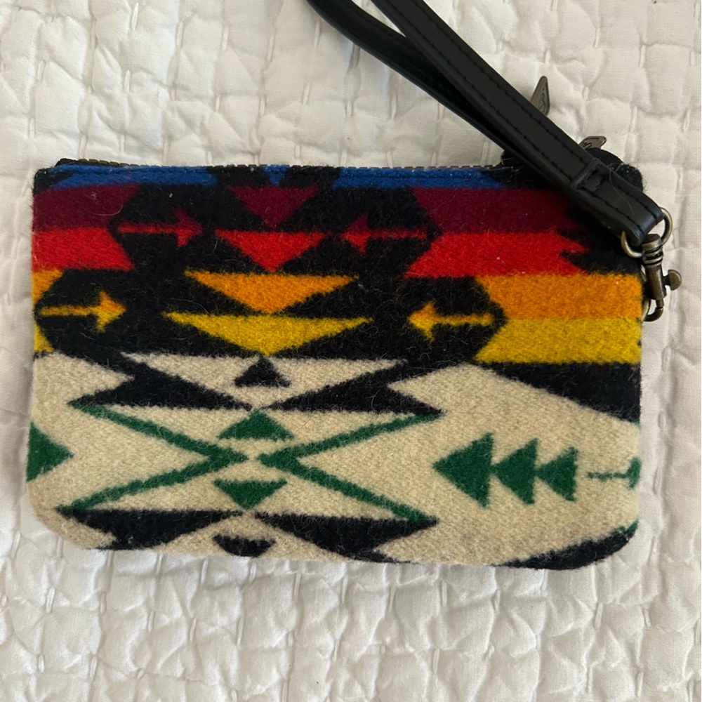 Pendleton Wallet/Wristlet - Picture 2 of 4